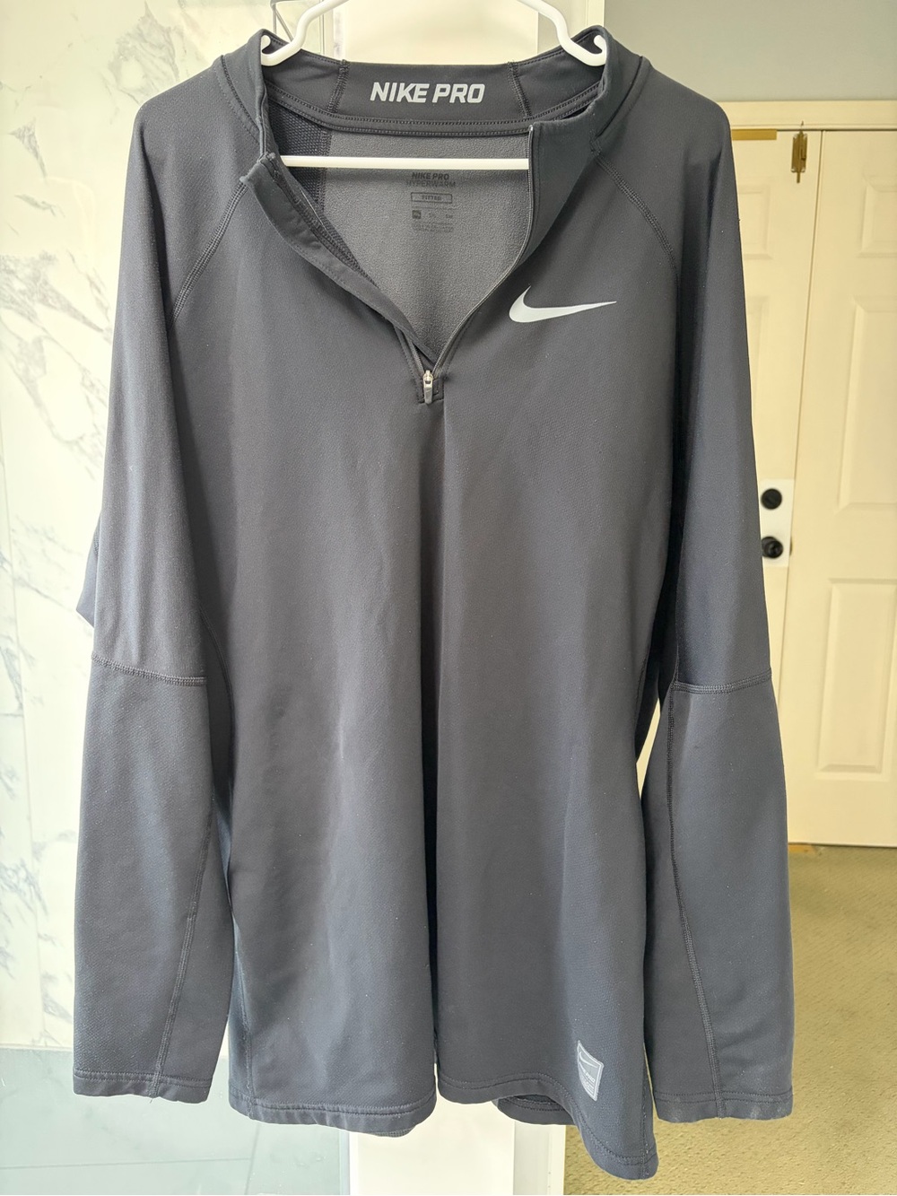 Nike Pro Hyperwarm Men’s XL Black Fitted Quarter Zip Training Top
